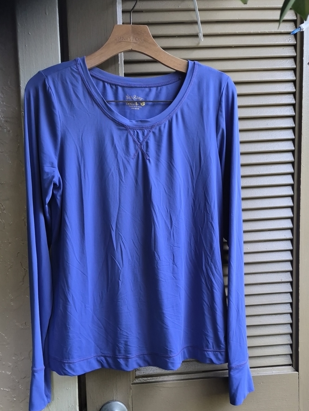 Lilly Pulitzer Luxletic Long Sleeve Top in Blue Size L UPF Tumbholes Cuff